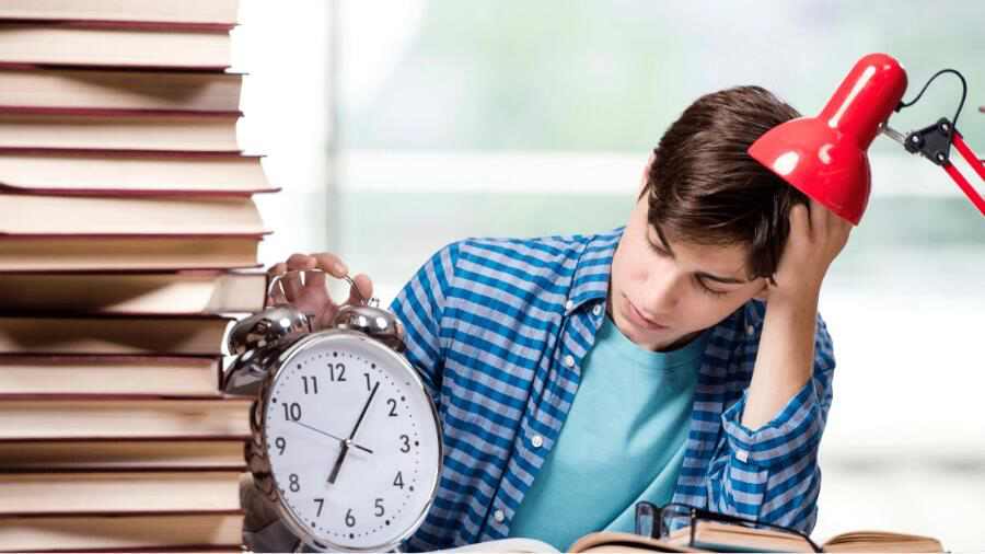 英國(guó)碩士論文延期的后果是什么